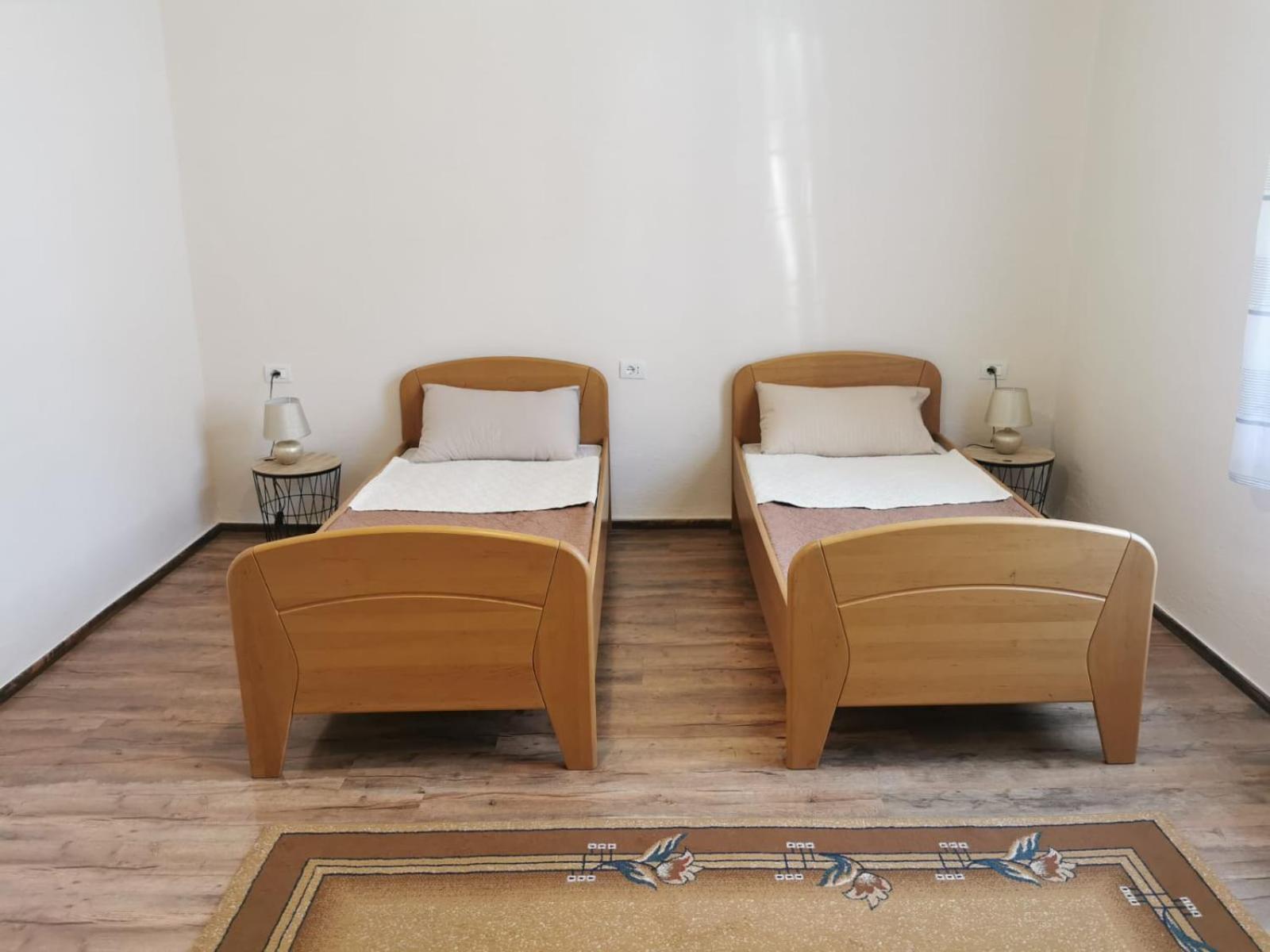 Gm Tirana Hostel Exteriör bild